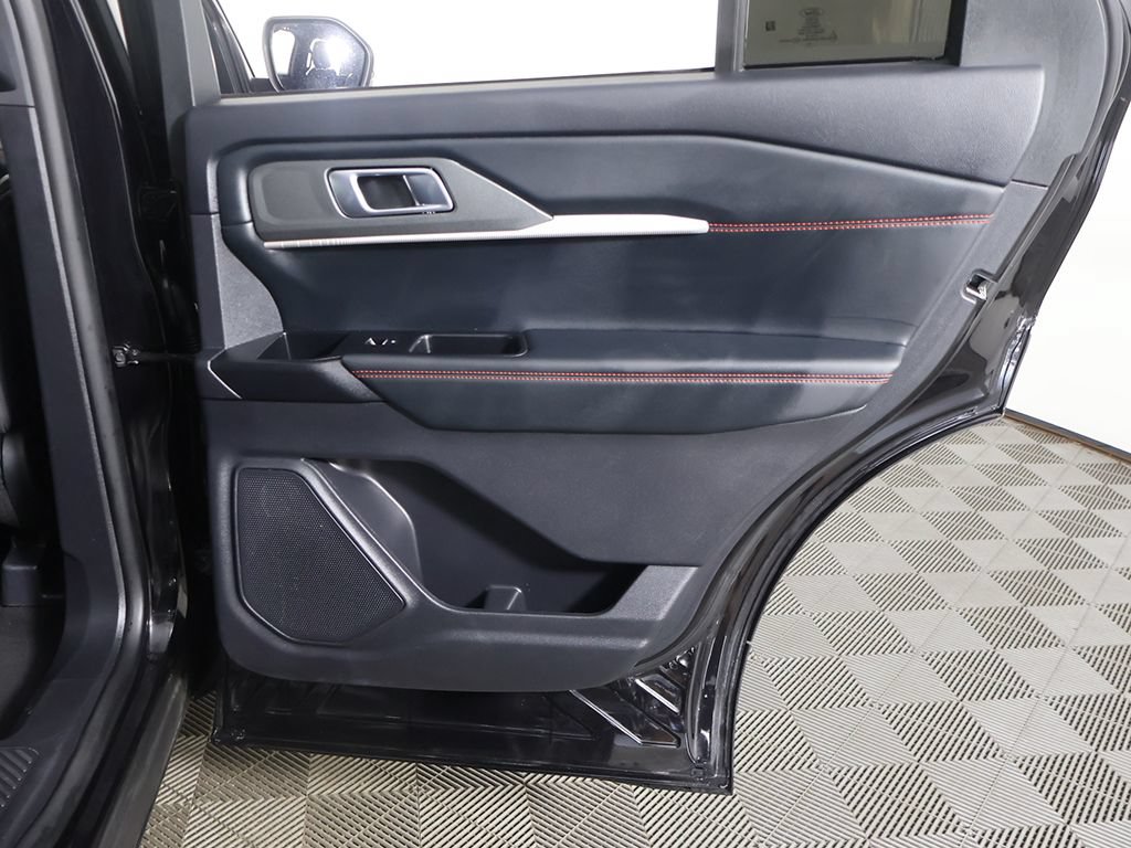 Used 2025 Ford Explorer ST-Line w/ ST-Line Street Pack AWD/4WD image 26
