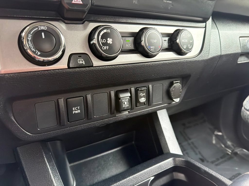 Used 2019 Toyota Tacoma SR5 AWD/4WD image 28