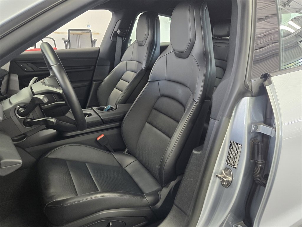 Used 2023 Porsche Taycan image 10