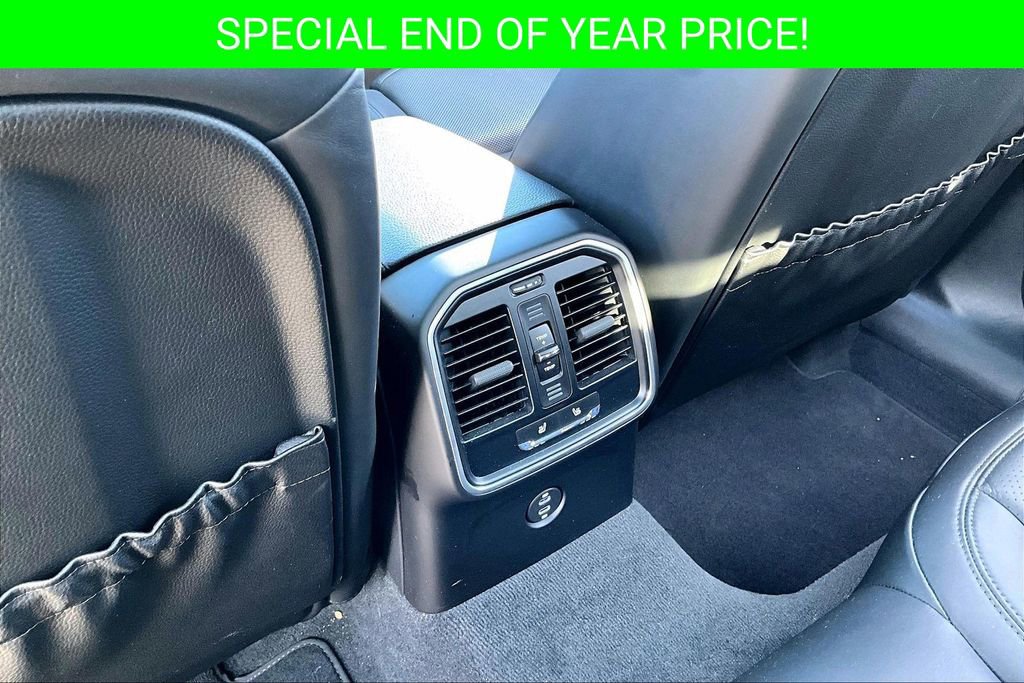 Used 2023 Porsche Macan Turbo image 10