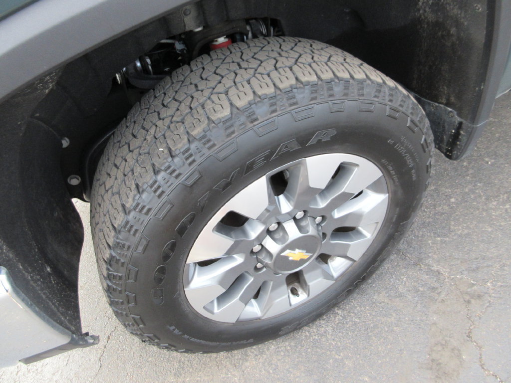 Certified 2025 Chevrolet Silverado 2500 LT AWD/4WD image 15