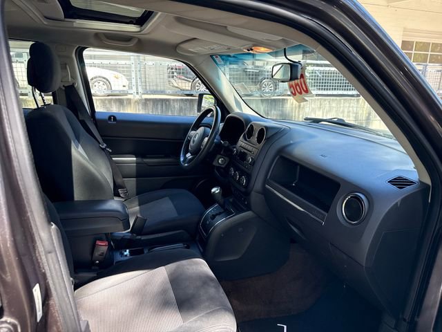 Used 2014 Jeep Patriot Latitude w/ Sun/Sound Group AWD/4WD image 9