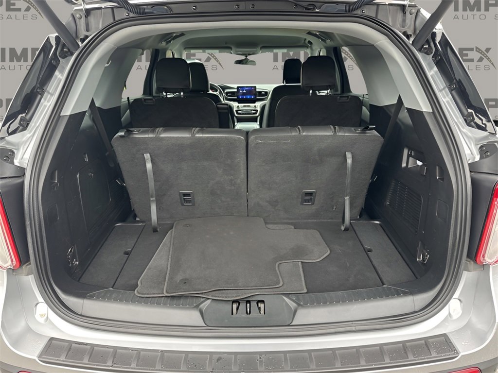 Used 2022 Ford Explorer XLT w/ Equipment Group 202A image 29