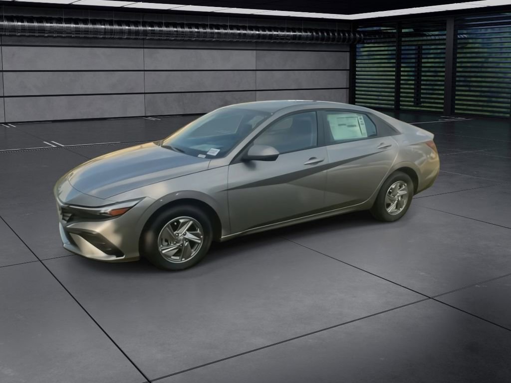 Used 2026 Hyundai Elantra SE image 4