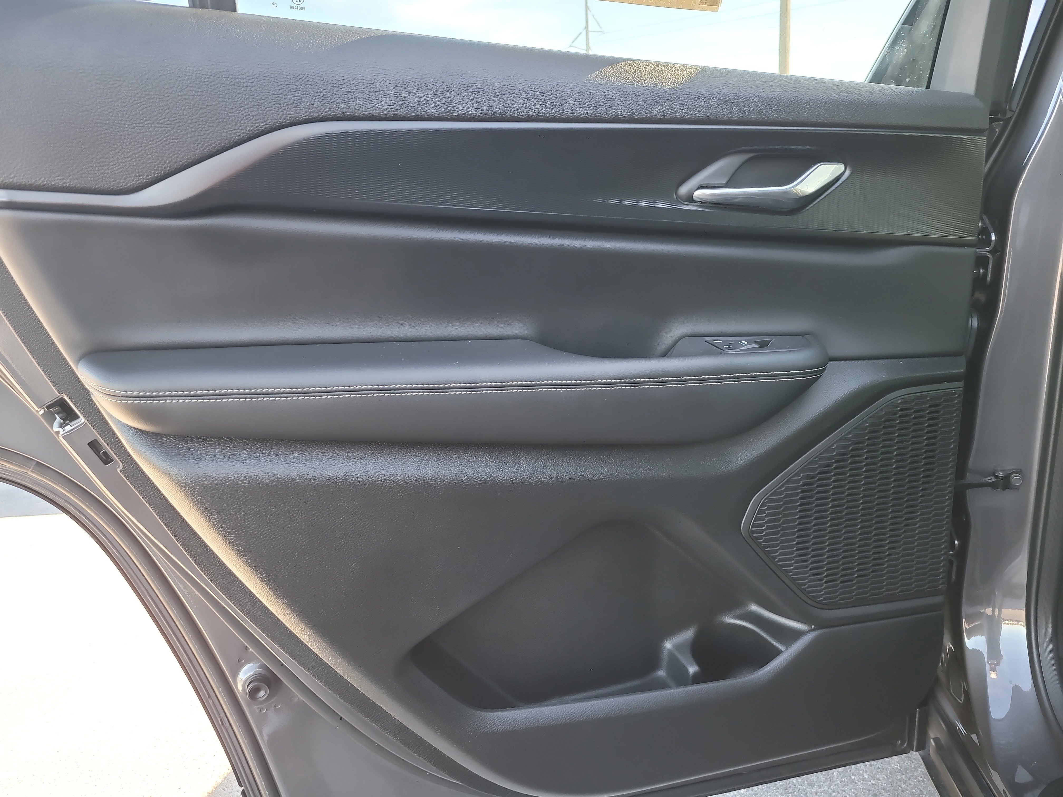 Used 2025 Jeep Grand Cherokee L Laredo image 10