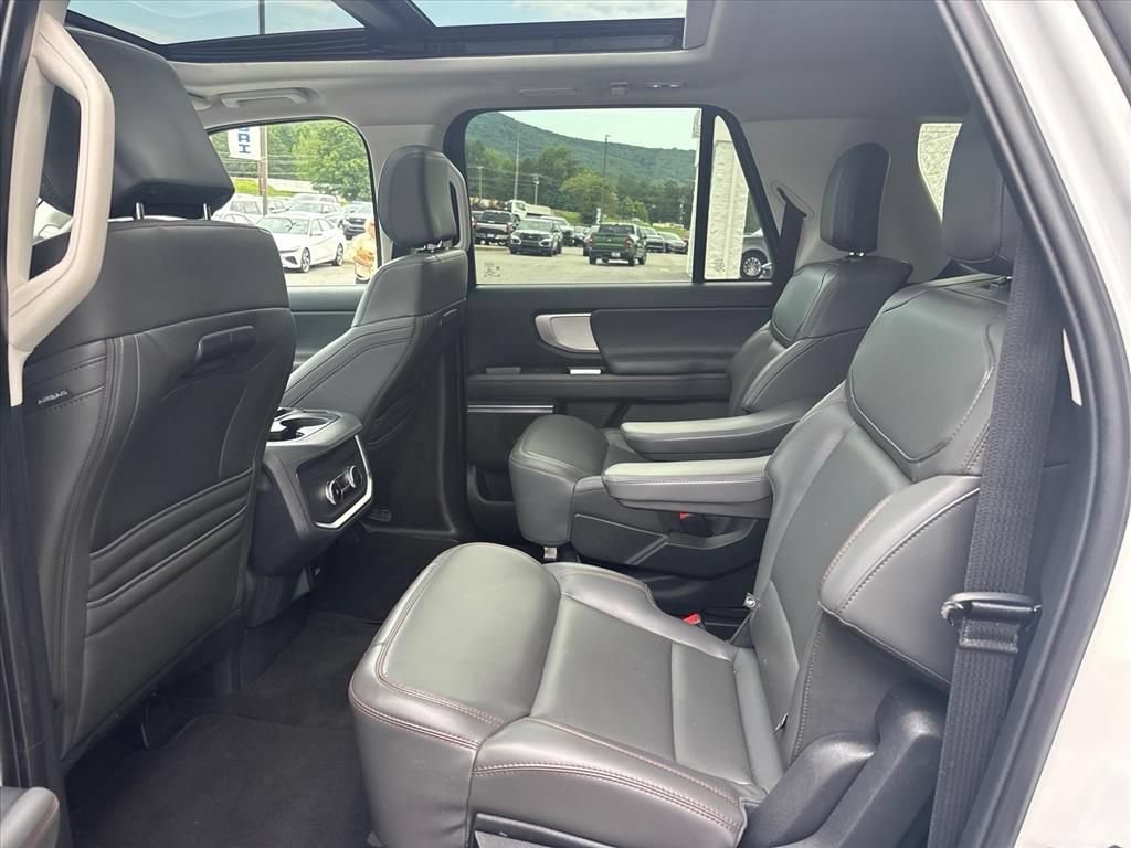 Used 2025 Ford Expedition Max Active AWD/4WD image 10