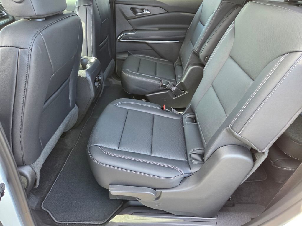 New 2026 Chevrolet Traverse LT w/ Sun and Wheel Package FWD image 8