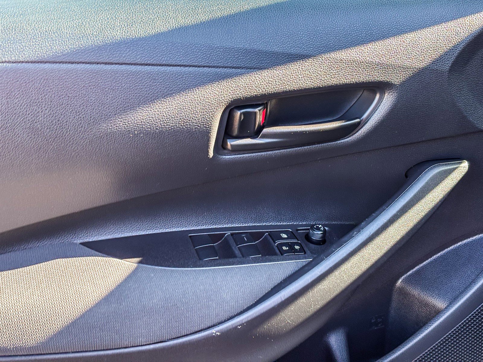 Certified 2025 Toyota Corolla LE FWD image 22