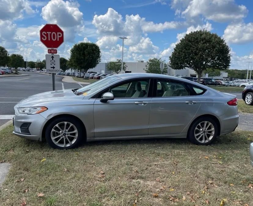 Used 2020 Ford Fusion SE image 4