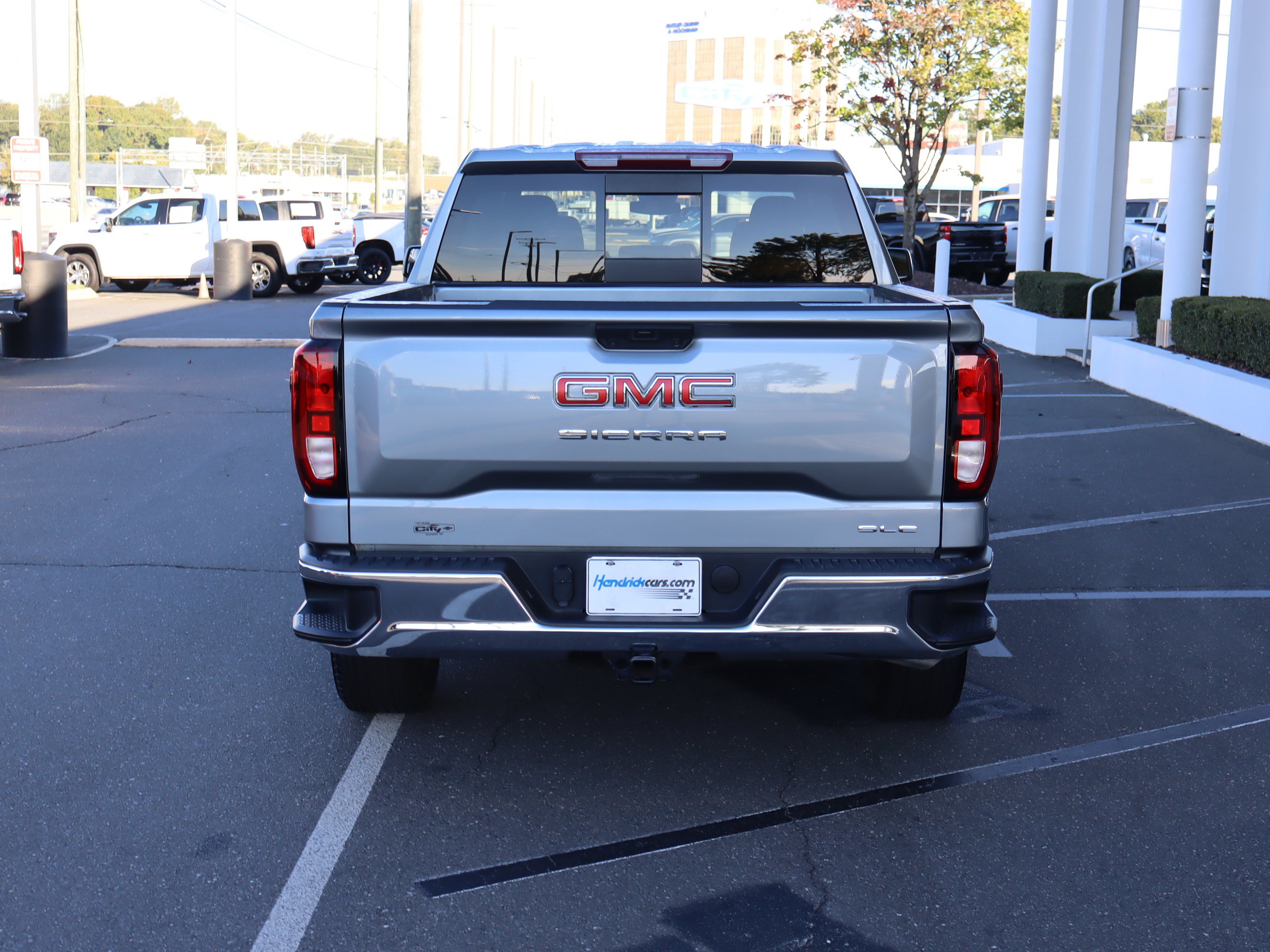 Used 2025 GMC Sierra 1500 SLE w/ Preferred Package AWD/4WD image 9