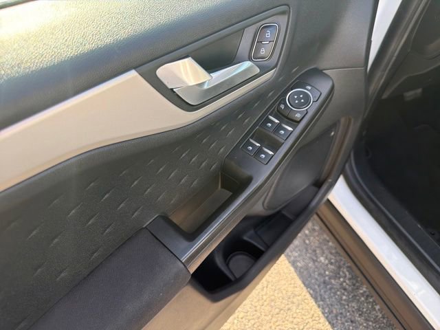 Used 2020 Ford Escape SE image 14