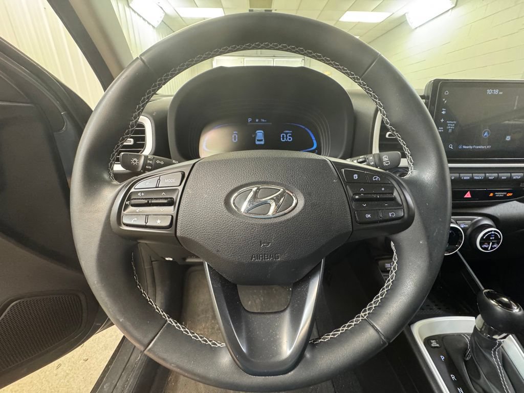 Used 2025 Hyundai Venue Limited FWD image 30