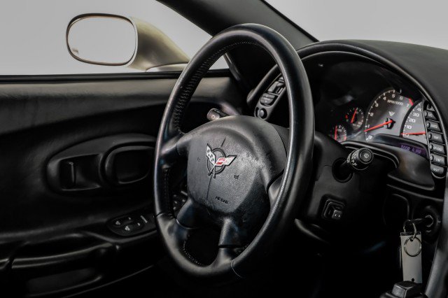 Used 2004 Chevrolet Corvette Coupe w/ Preferred Equipment Group RWD image 12