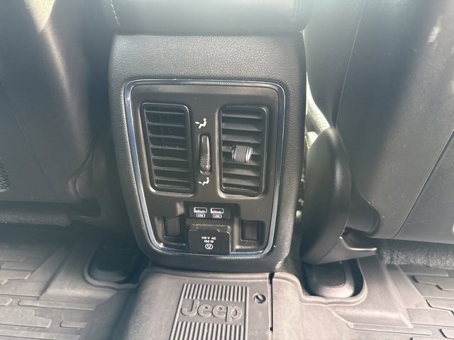 Used 2022 Jeep Grand Cherokee Limited image 29