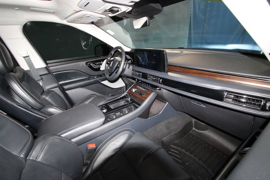 Used 2025 Lincoln Aviator Reserve w/ Luxury Package AWD/4WD image 24