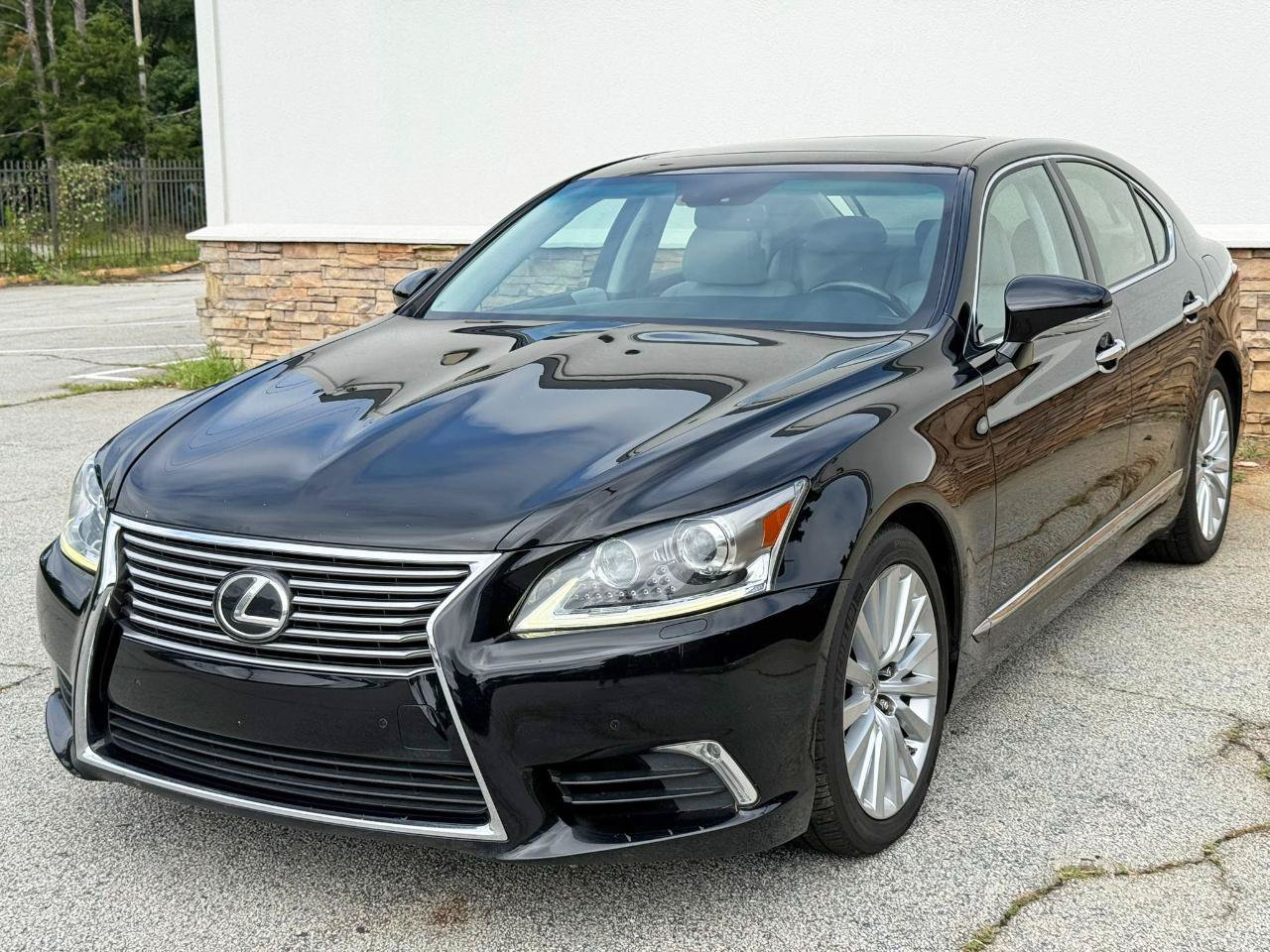 Used 2014 Lexus LS 460 AWD w/ Comfort Package image 2