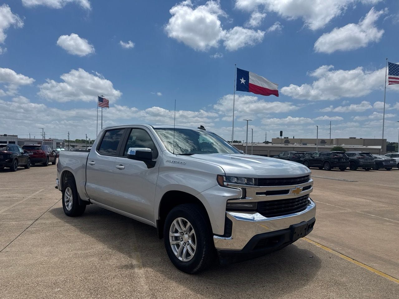 Used 2022 Chevrolet Silverado 1500 LT AWD/4WD image 1