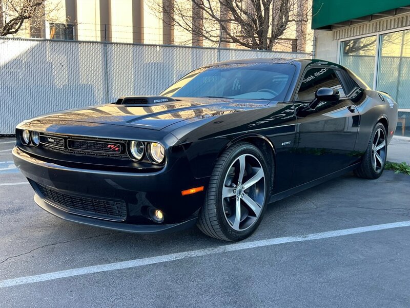 Used 2017 Dodge Challenger R/T image 3