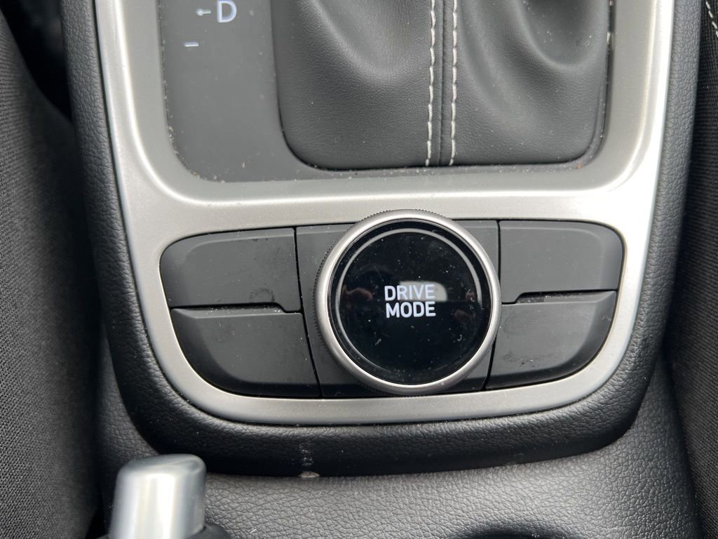 Used 2025 Hyundai Venue SEL image 24