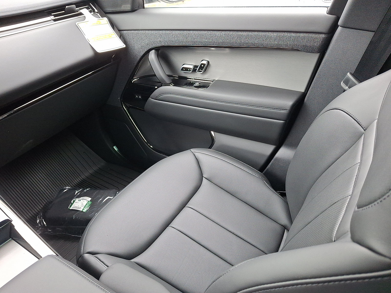 New 2026 Land Rover Range Rover Sport Dynamic SE AWD/4WD image 14