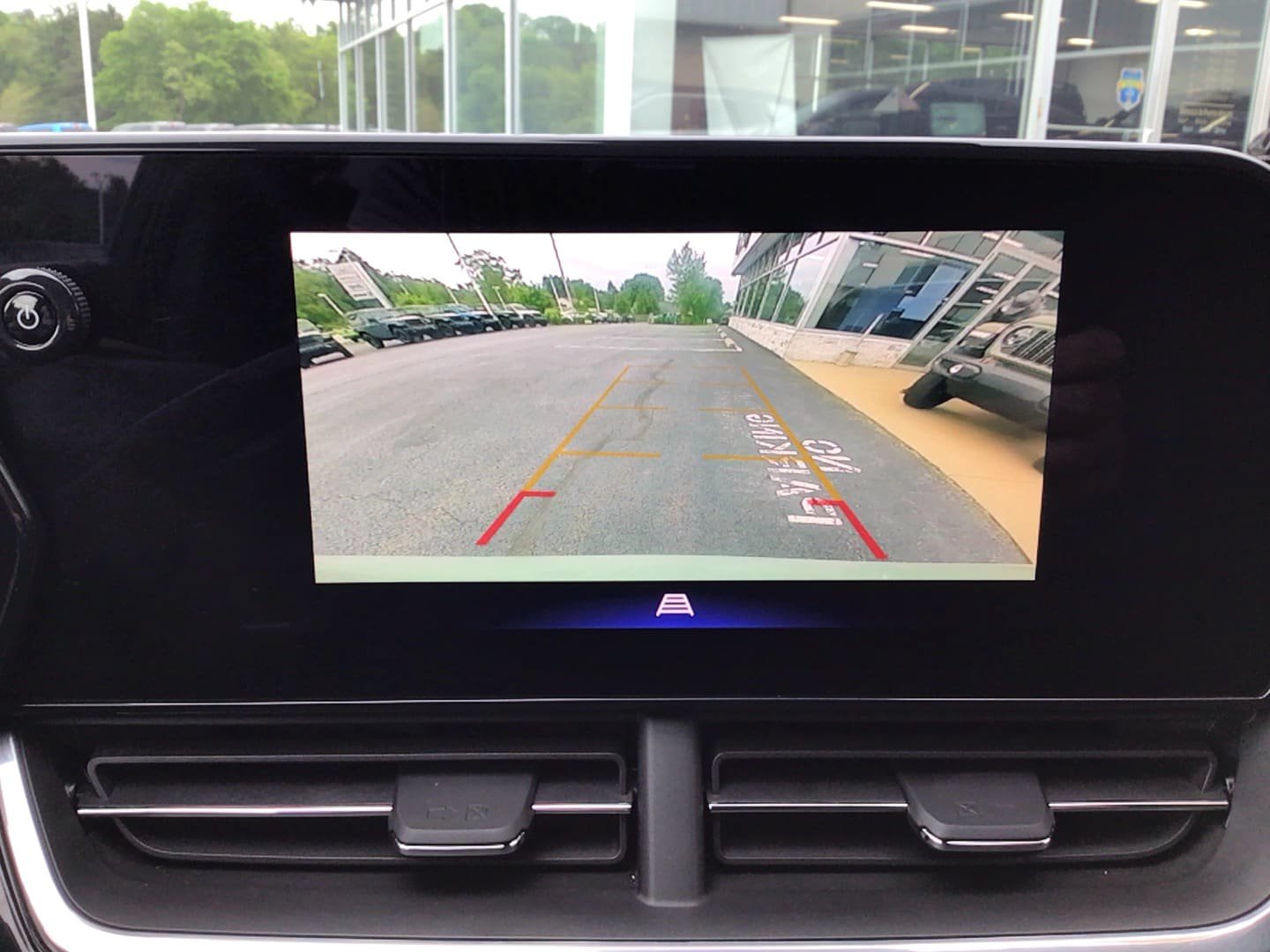 Used 2024 Chevrolet Trax RS w/ Sunroof Package FWD image 13