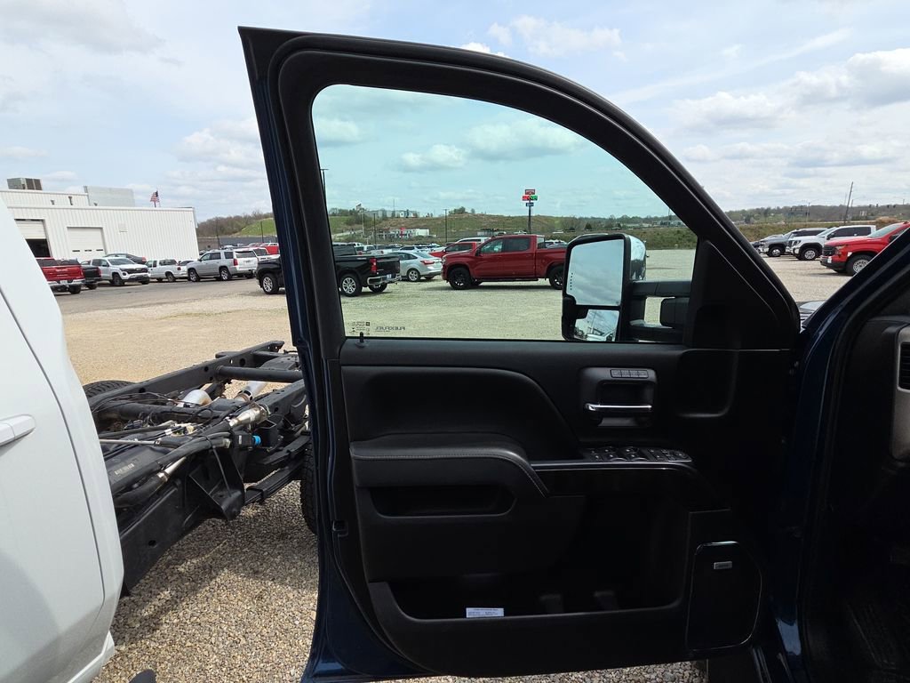 Used 2016 GMC Sierra 2500 Denali w/ Suspension Package, Off-Road image 9