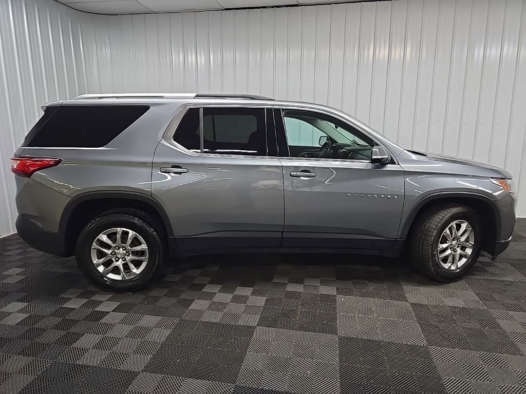 Used 2018 Chevrolet Traverse LT image 2