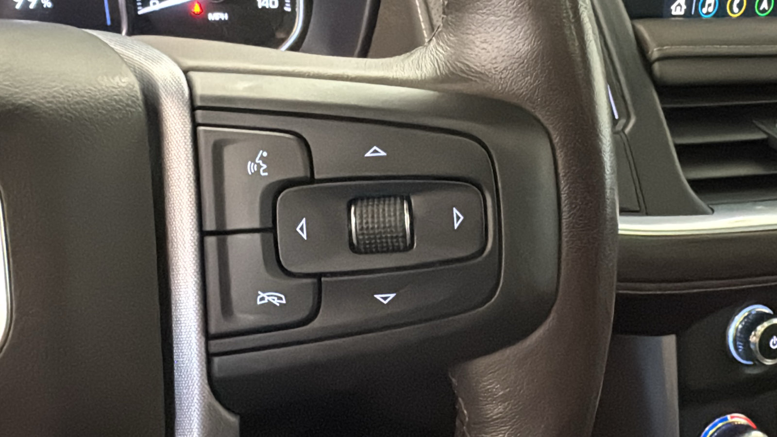 Used 2021 GMC Yukon SLT w/ SLT Luxury Plus Package AWD/4WD image 14