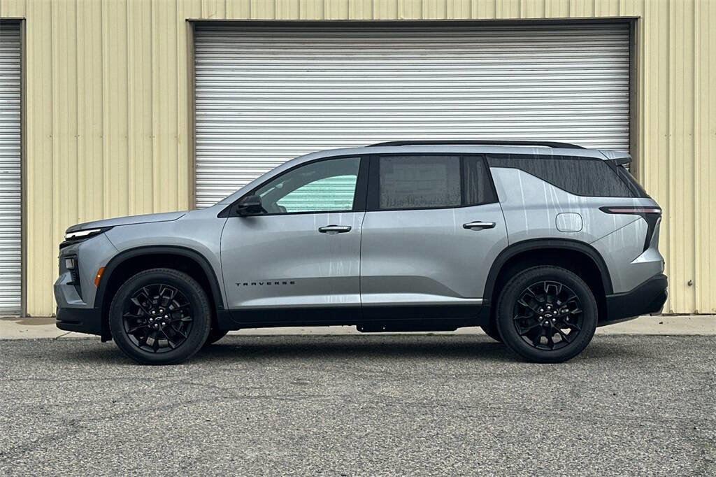 New 2026 Chevrolet Traverse LT w/ Midnight/Sport Edition image 3