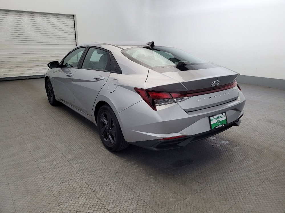 Used 2023 Hyundai Elantra SEL w/ Preferred Accessory Package image 5