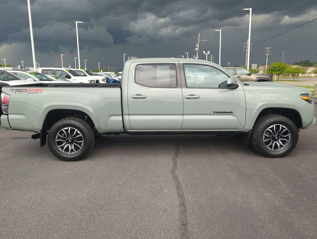 Used 2023 Toyota Tacoma TRD Sport w/ Black Out Package (TMS) AWD/4WD image 9