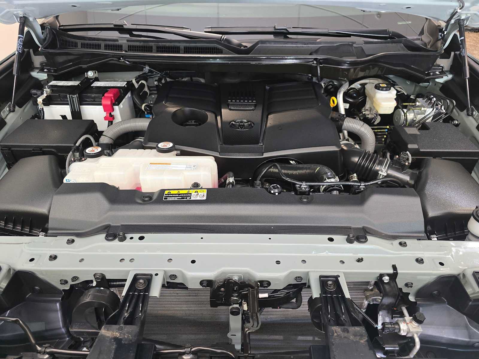 Used 2024 Toyota Tundra Limited AWD/4WD image 9