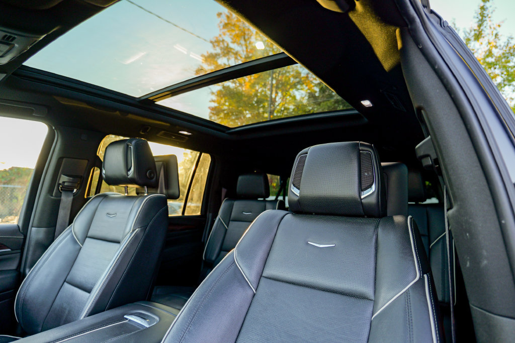 Used 2021 Cadillac Escalade ESV Premium Luxury w/ Driver Assist Tech Package AWD/4WD image 21