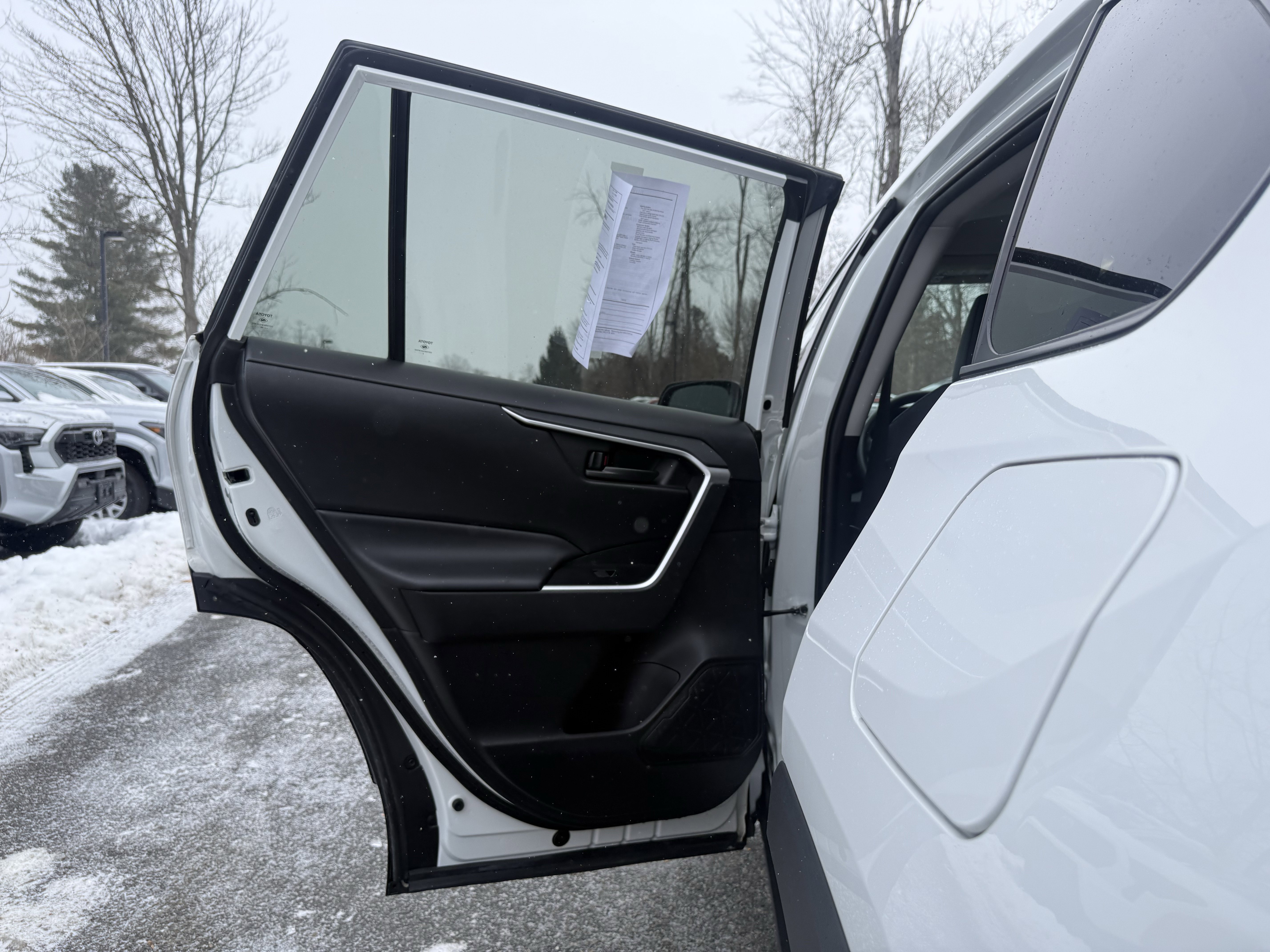 Used 2022 Toyota RAV4 LE image 23