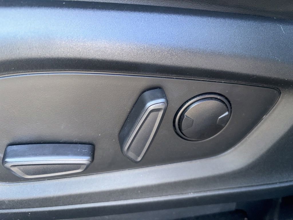 Used 2021 Ford Explorer XLT w/ Equipment Group 202A image 18