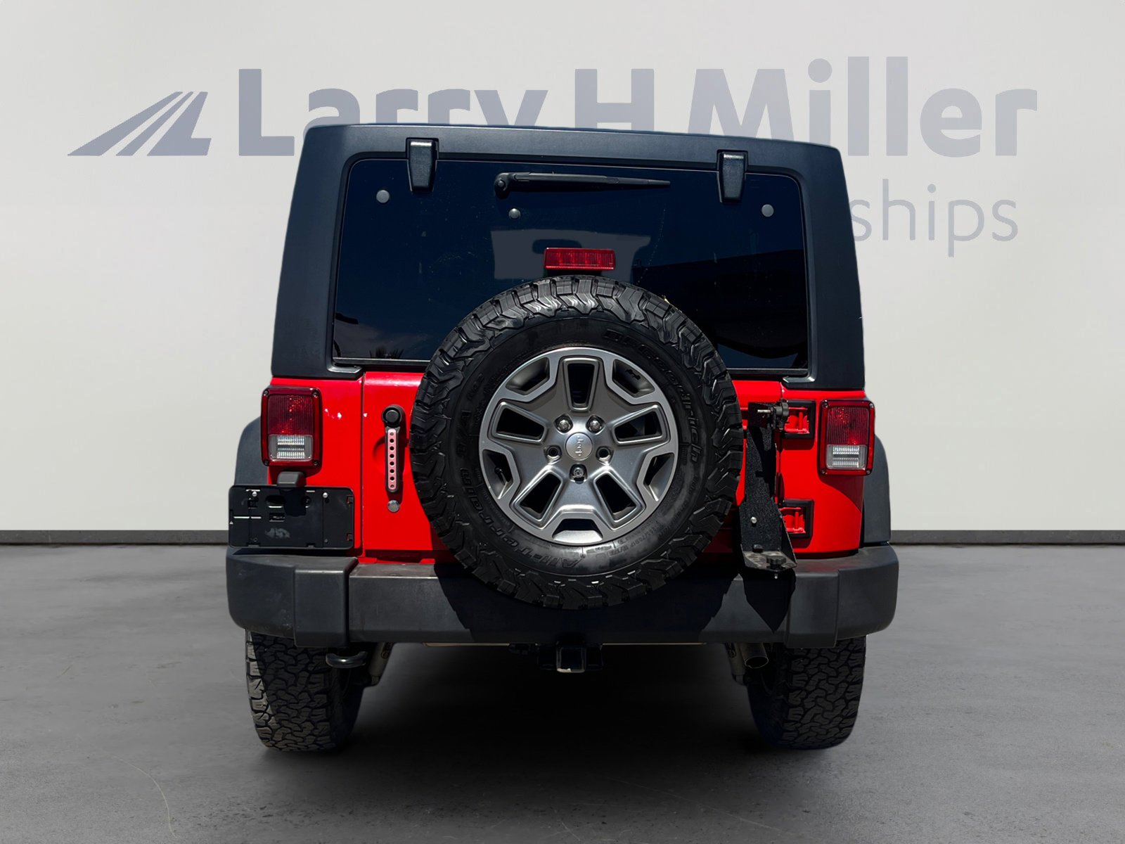 Used 2017 Jeep Wrangler Unlimited Rubicon w/ Connectivity Group image 4
