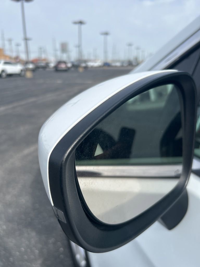 Used 2023 Chrysler Pacifica Touring-L FWD image 23
