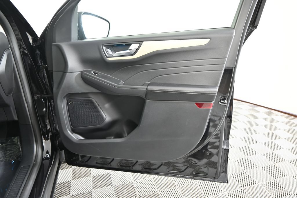 Used 2022 Ford Escape Titanium w/ Titanium Elite Package AWD/4WD image 12