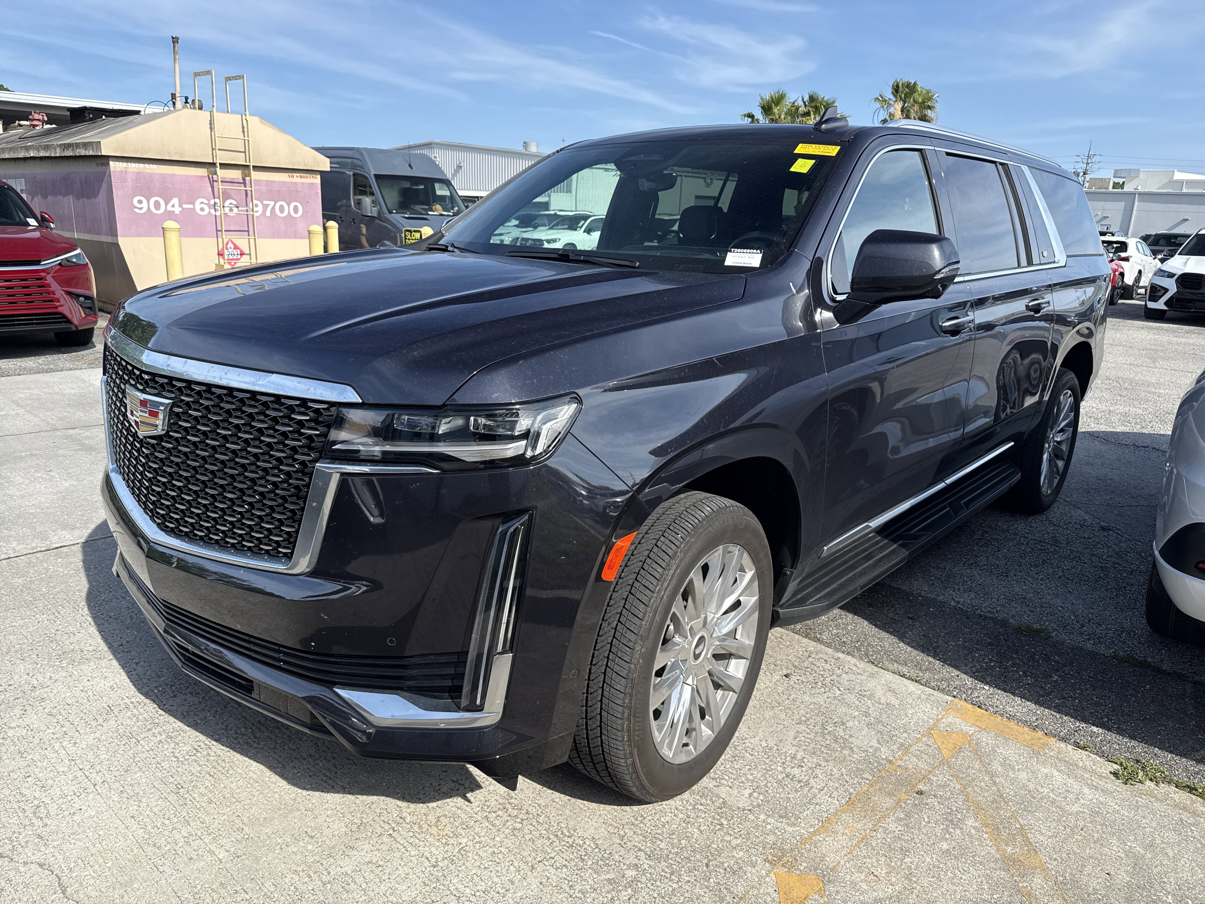 Used 2024 Cadillac Escalade ESV Premium Luxury AWD/4WD image 2
