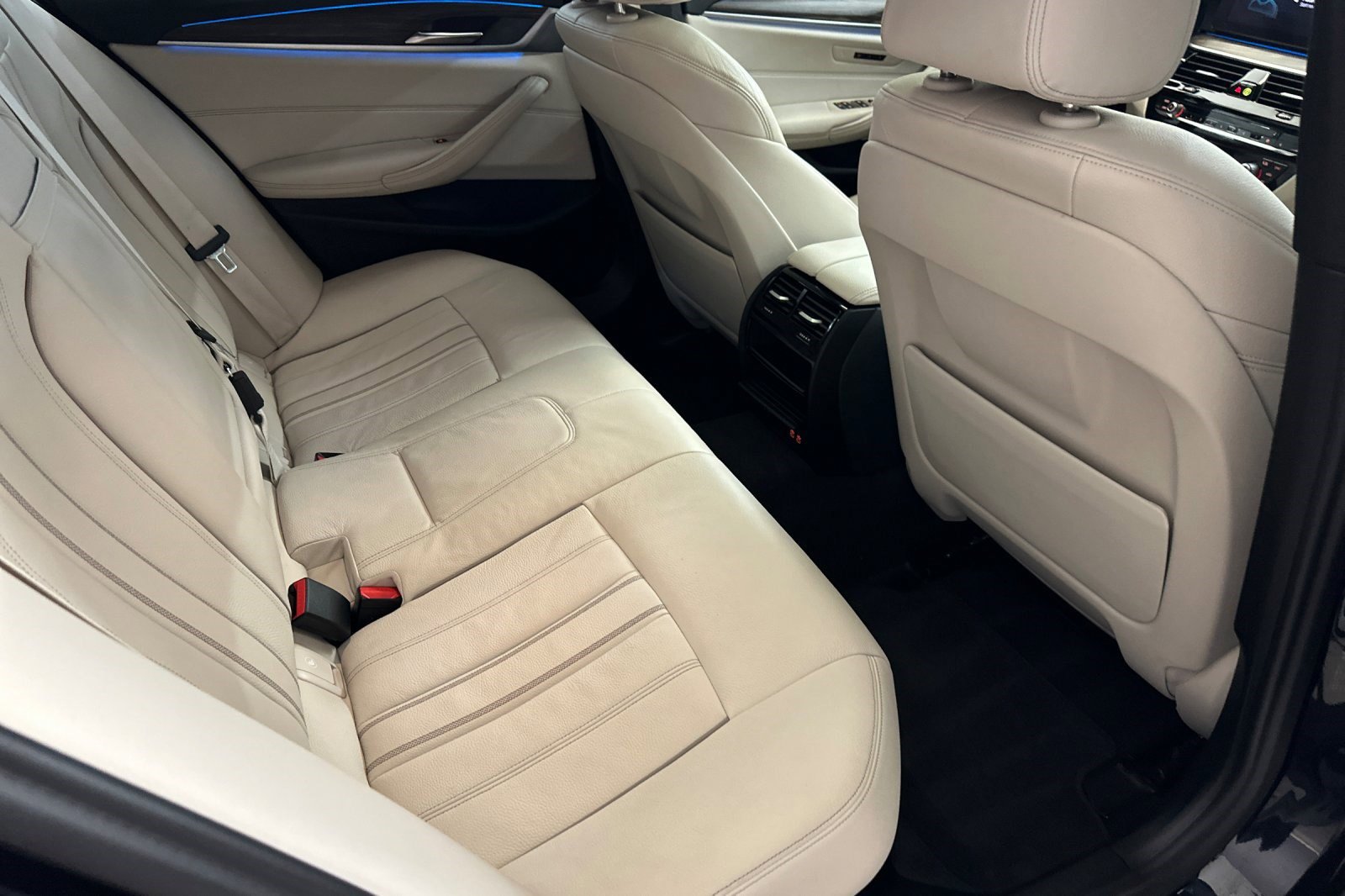 Certified 2023 BMW 530e w/ M Sport Package image 30