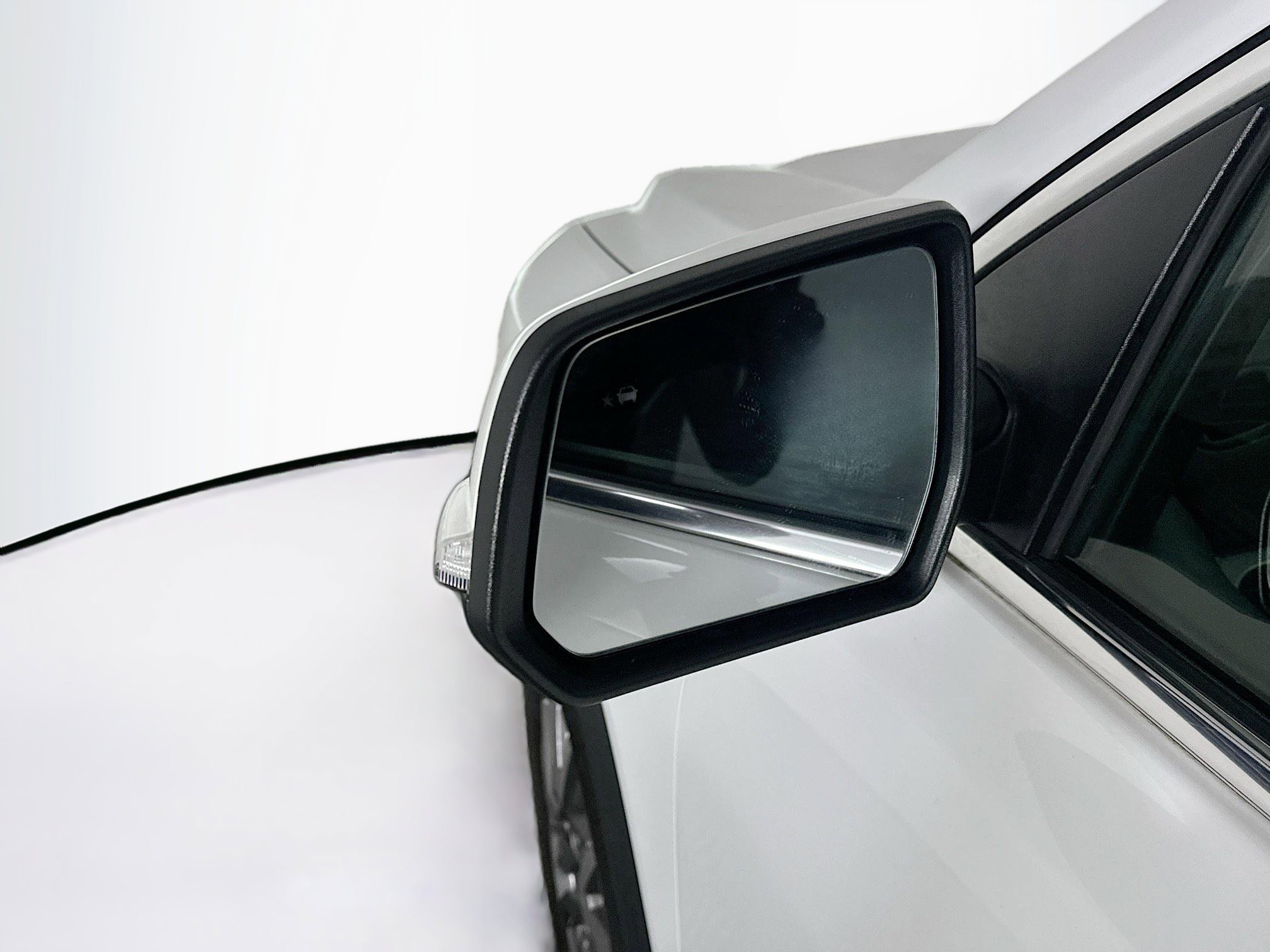 Used 2023 GMC Acadia SLE w/ Driver Convenience Package image 16