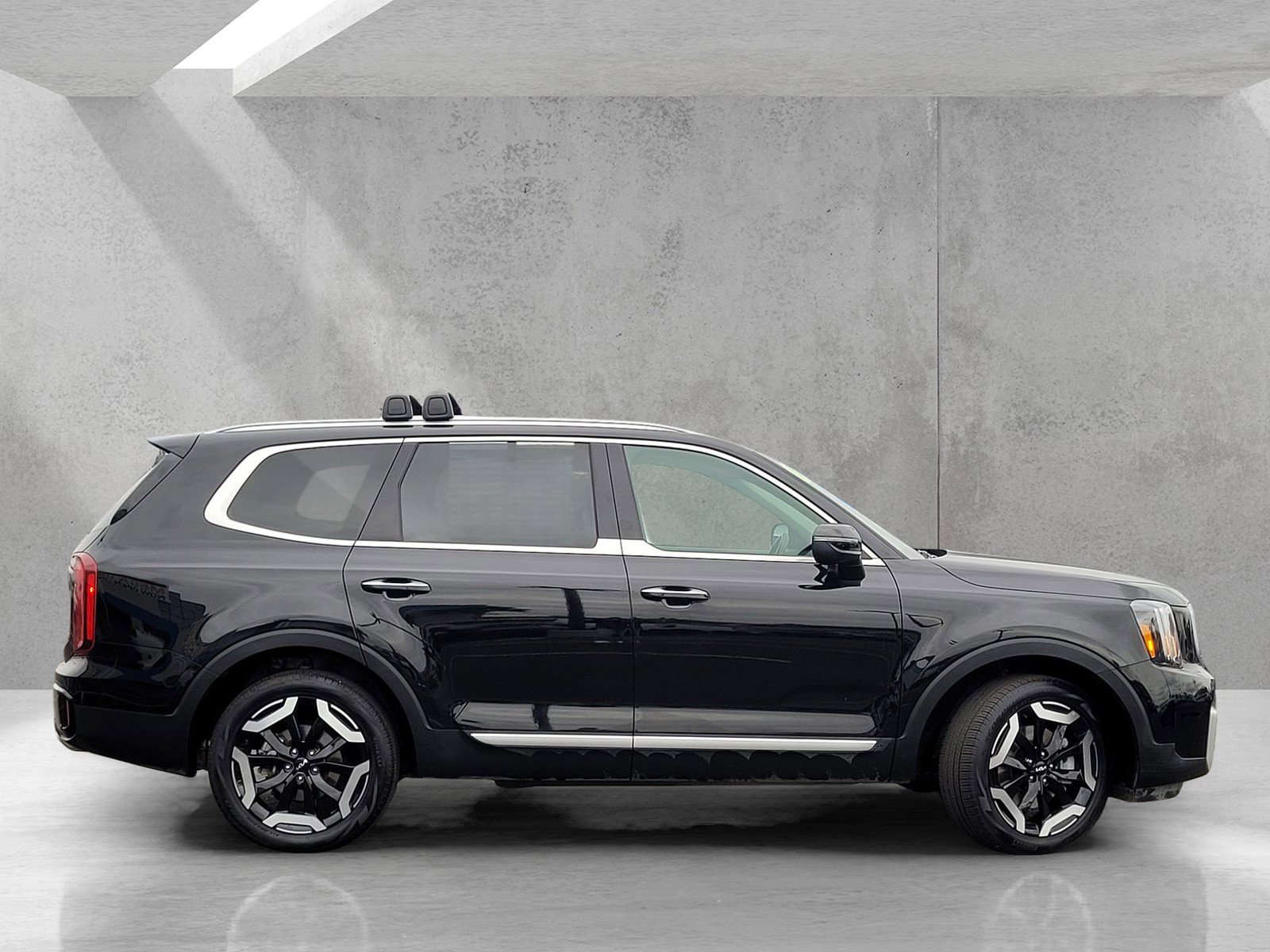 Used 2025 Kia Telluride S AWD/4WD image 3