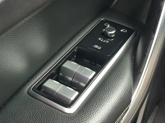 Used 2025 Jaguar F-PACE R-Dynamic S AWD/4WD image 29