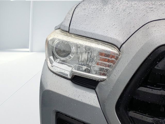 Used 2017 Toyota Tacoma SR image 8