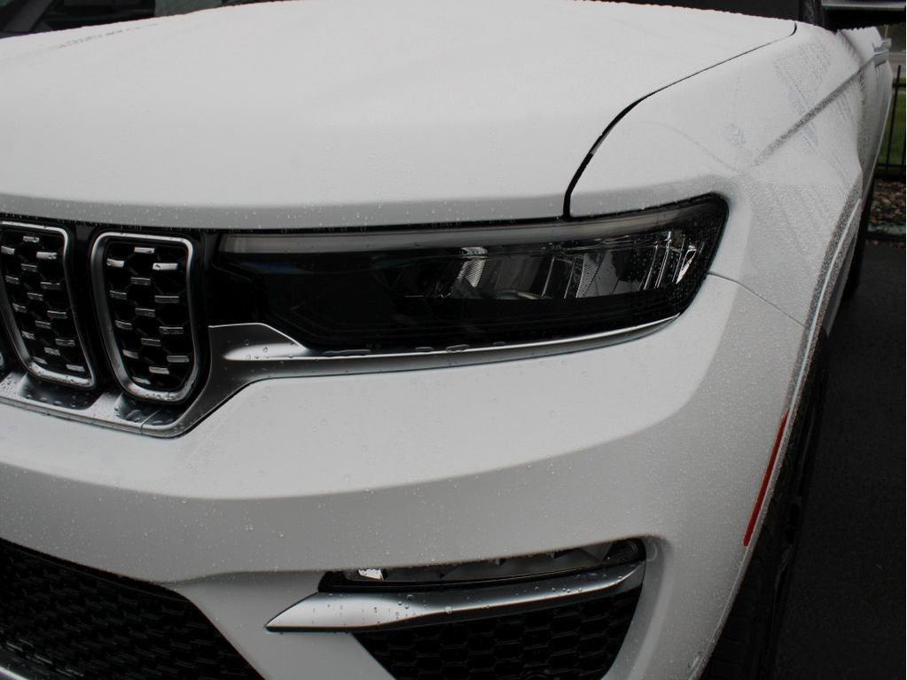 New 2025 Jeep Grand Cherokee Summit image 39