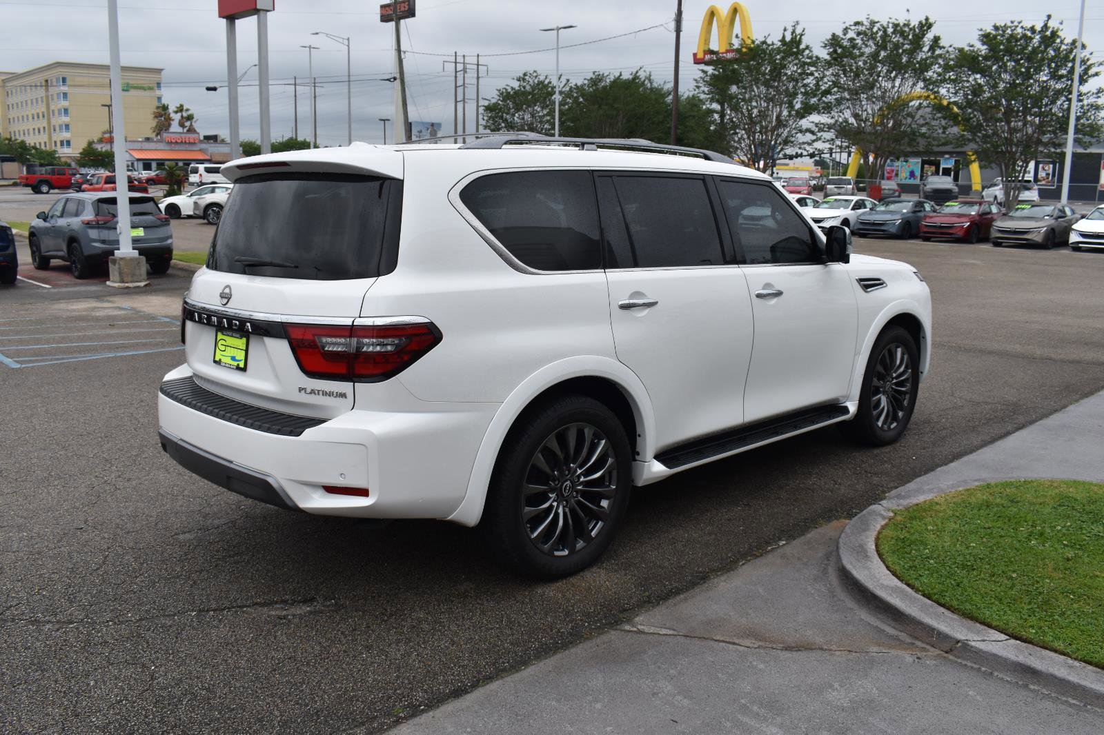 Used 2023 Nissan Armada Platinum w/ Captain's Chairs Package RWD image 12