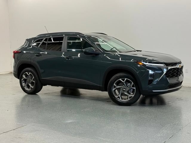 New 2026 Chevrolet Trax LT FWD image 2