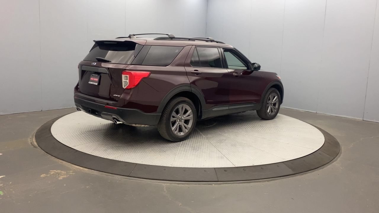 Used 2022 Ford Explorer XLT w/ Equipment Group 202A AWD/4WD image 5