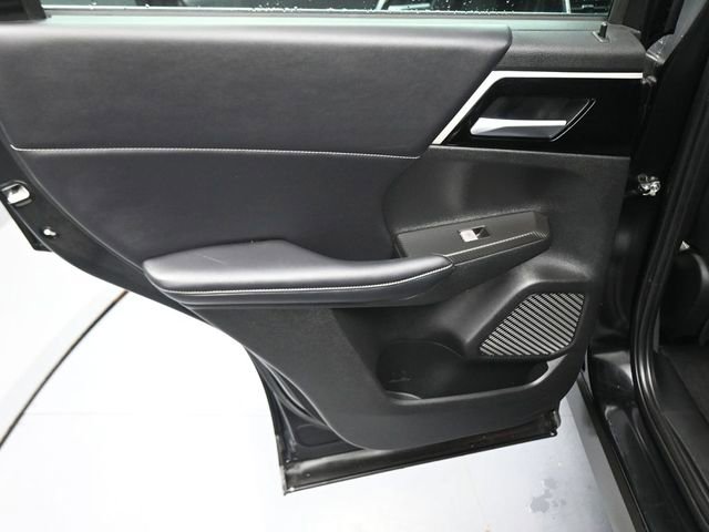 Used 2023 Mitsubishi Outlander SE image 42