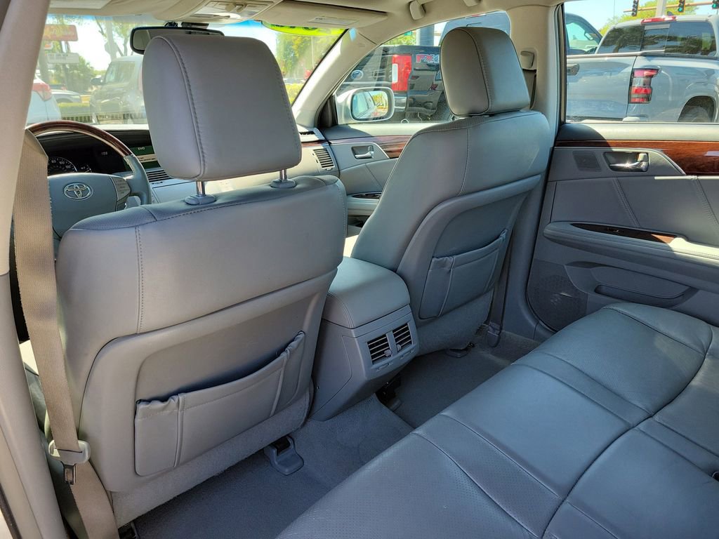 Used 2010 Toyota Avalon Limited FWD image 12